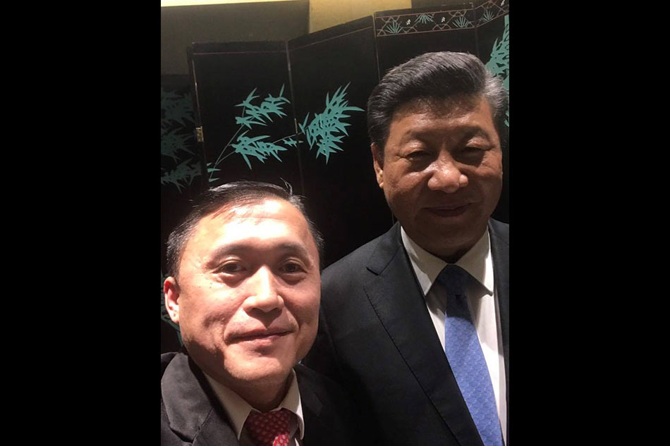 LOOK, GO-XI: Bong Go takes selfie with China&#39;s Xi 1