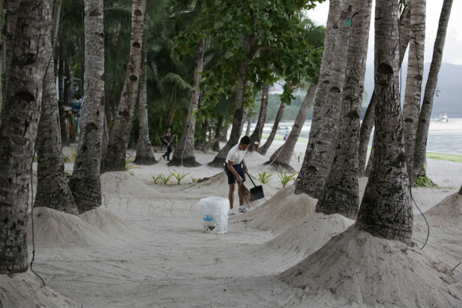 &#39;Closing Time&#39; in Boracay as 6-month shutdown begins 1