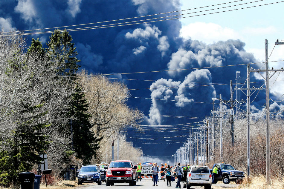 Multiple injuries, wide evacuations in US oil refinery explosion ABS