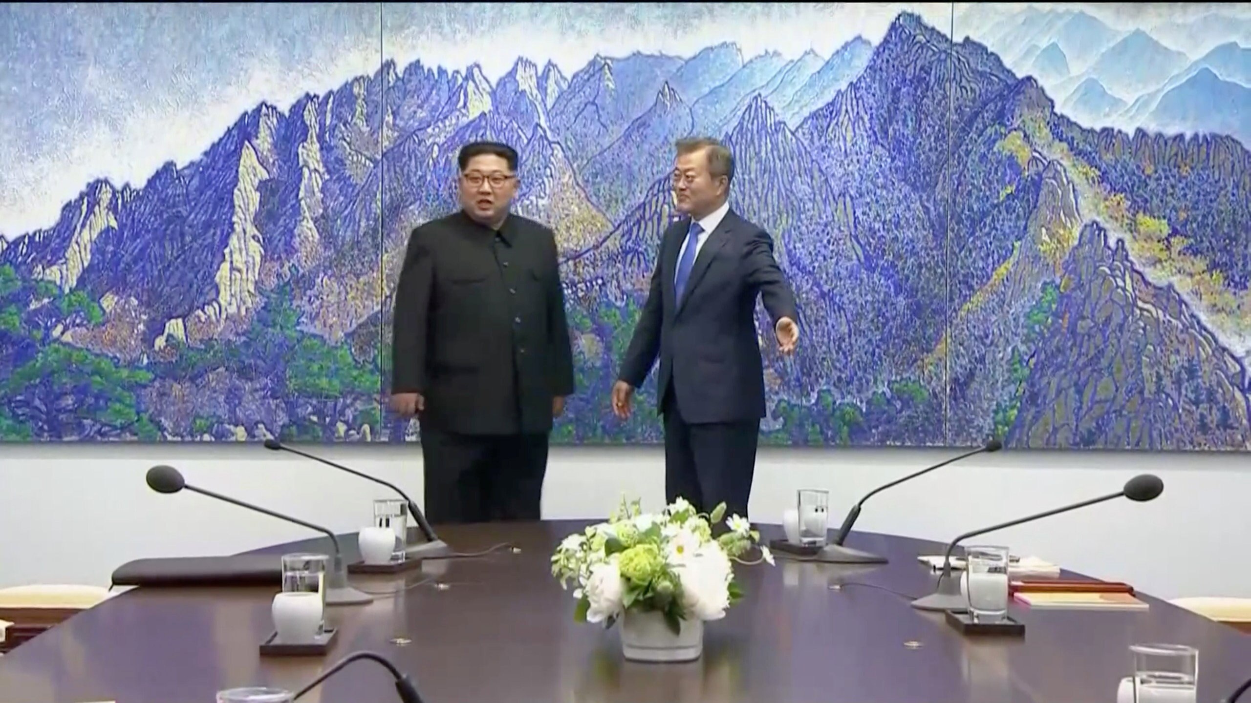 A New History Starts Now As Leaders Of Two Koreas Begin Summit Abs Cbn News 