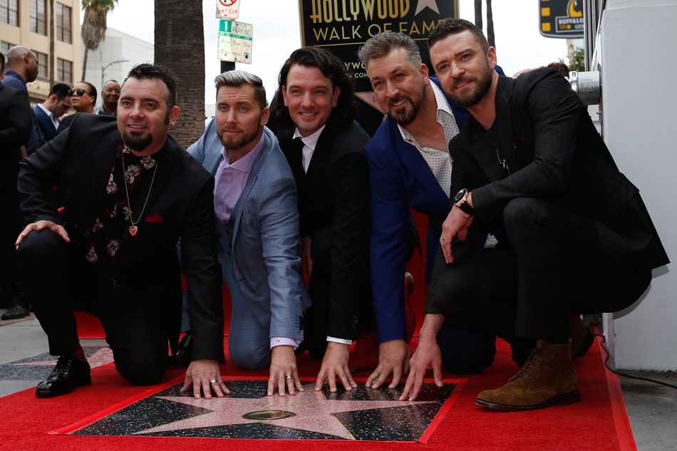 Screaming Fans Flood Hollywood As Nsync Gets Walk Of Fame Honor Abs Cbn News