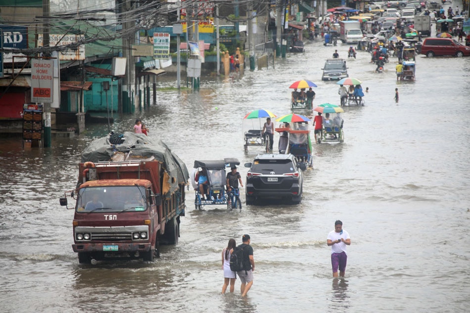 Flooded MacArthur Highway | ABS-CBN News