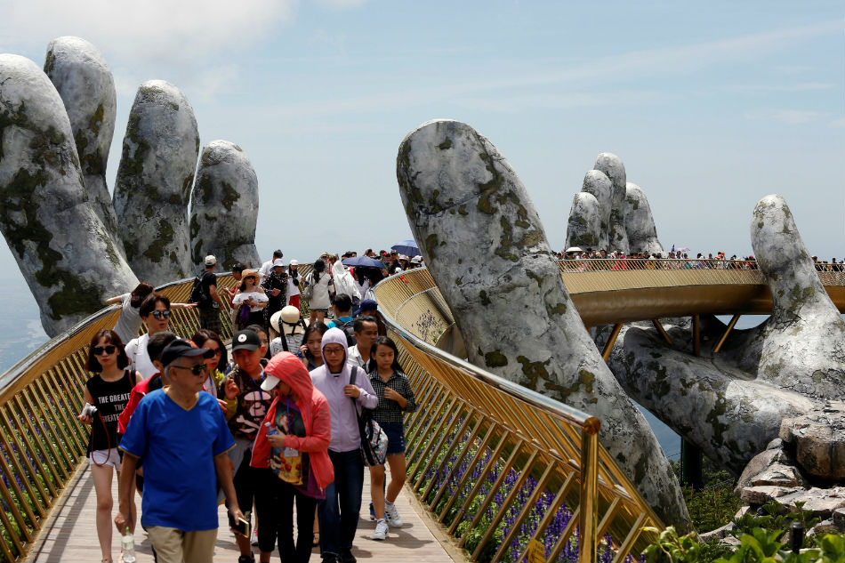 IN PHOTOS: Vietnam&#39;s &#39;Golden Bridge&#39; wows visitors 9