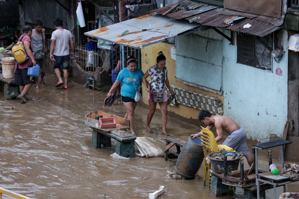 Heavy rainfall warning up over Metro Manila, nearby areas | ABS-CBN News