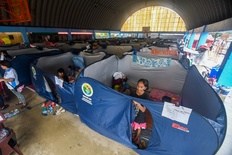 Modular tents, ibinida sa ilang evacuation center | ABS-CBN News