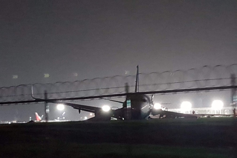 Chinese Passenger Plane Goes Off Naia Runway Abs Cbn News