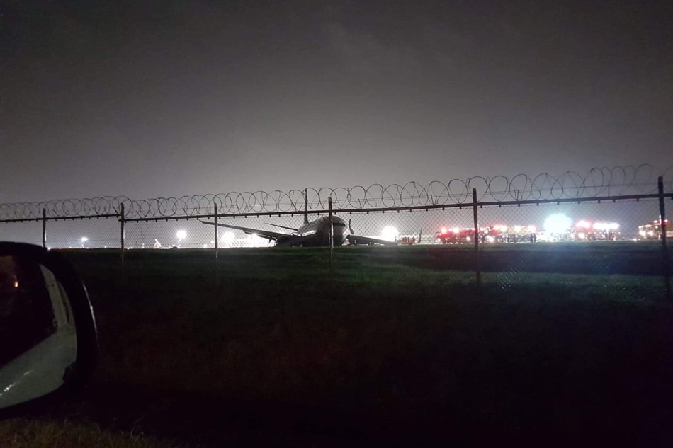 Chinese passenger plane goes off NAIA runway 3