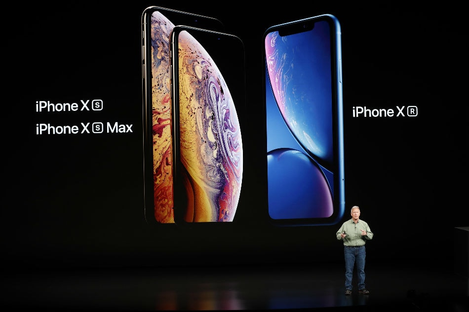 Look Iphone Xs Max Pushes Size Price Boundaries Abs Cbn News