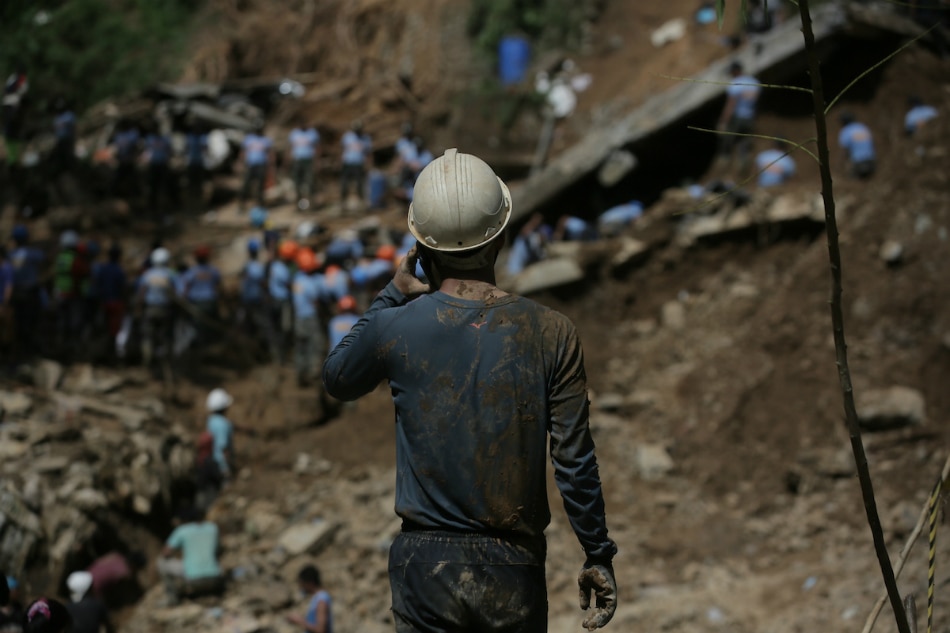 Miners dig for their own in Itogon landslide 2