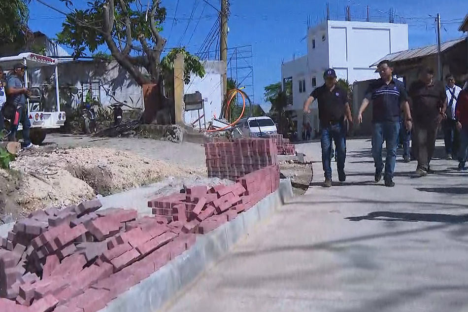 One-way traffic scheme, ipatutupad sa Boracay main road | ABS-CBN News