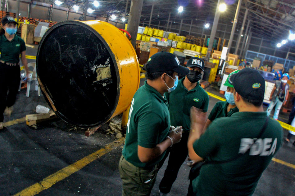 Members Of The Philippine Drug Enforcementcy Pdea Guard A Customized Cylindrical Steel Case Filled With 500 Kilos Of Methamphetamine Hydrochloride Members Of The Philippine Drug Enforcementcy Pdea Guard A Customized Cylindrical Steel Case Filled With 500 Kilos Of Methamphetamine Hydrochloride