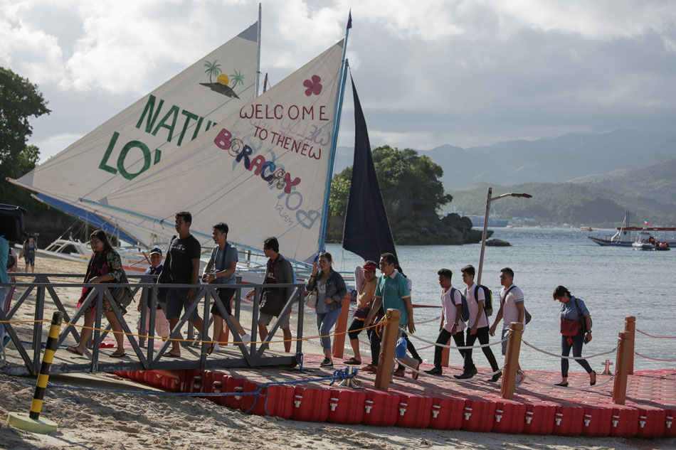 Select water sports to be allowed in Boracay starting Nov. 3 - DENR chief 1