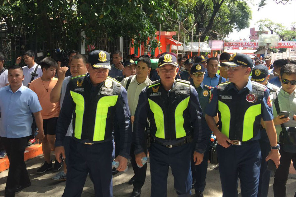 33,000 cops to be deployed for Undas 2018 | ABS-CBN News