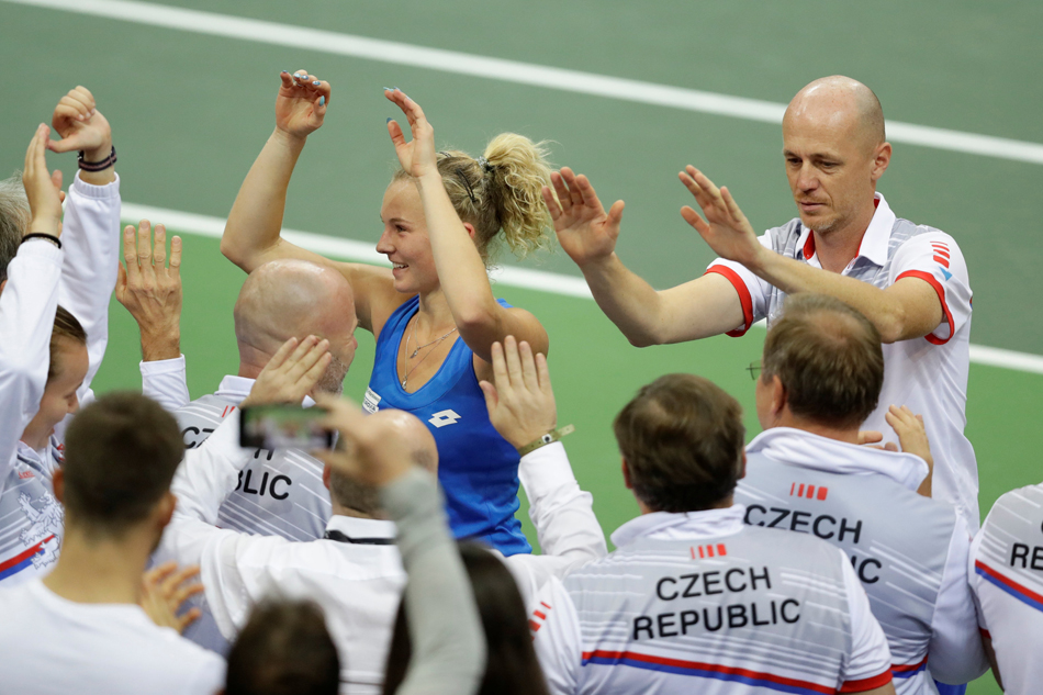 Siniakova leads Czechs to sixth Fed Cup title in eight years