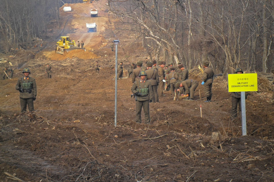 N Korean Soldier Defects By River Across Dmz South Abs Cbn News