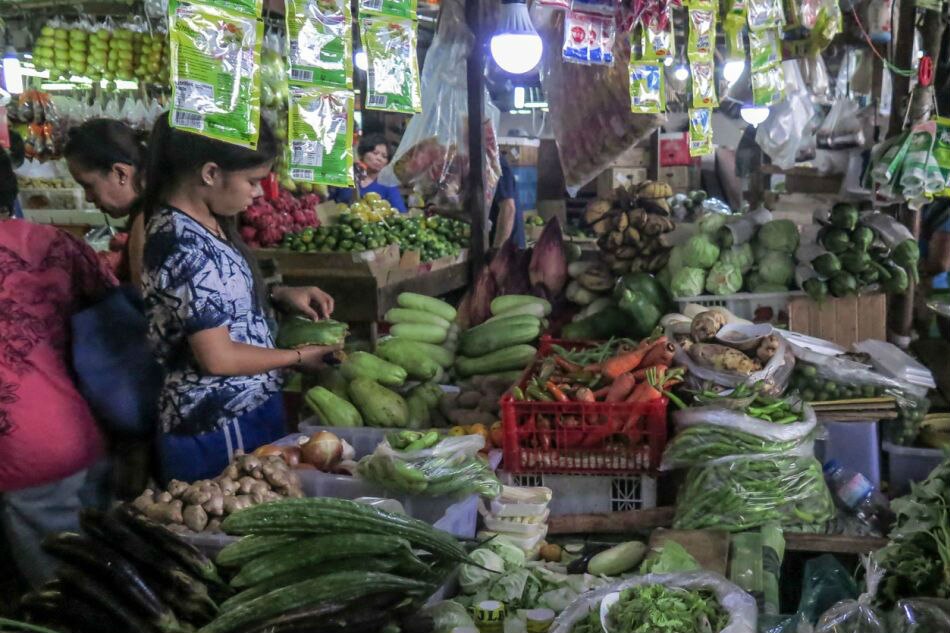 Inflation to &#39;taper off&#39; towards end of 2018: Finance chief 1