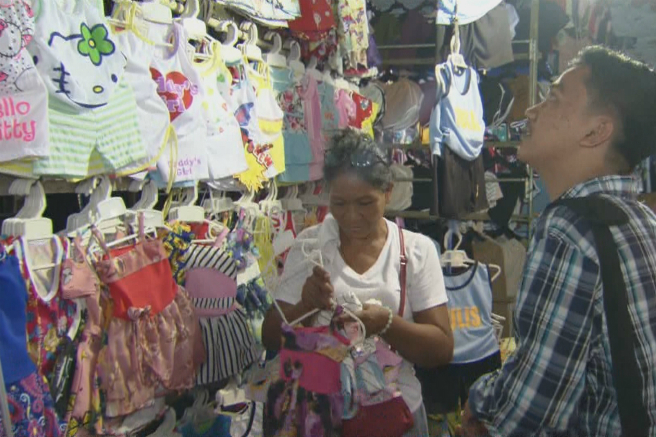 Mga Mamimili Dagsa Sa Divisoria Para Mag Christmas Shopping Abs Cbn News