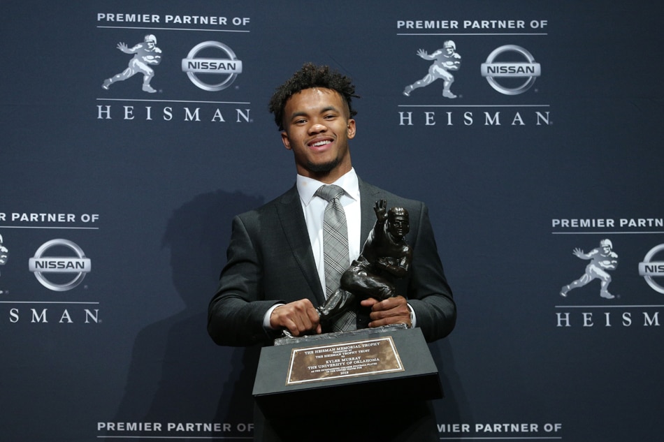 Oklahomas Murray Wins Heisman Trophy As Top College Football Player Abs Cbn News