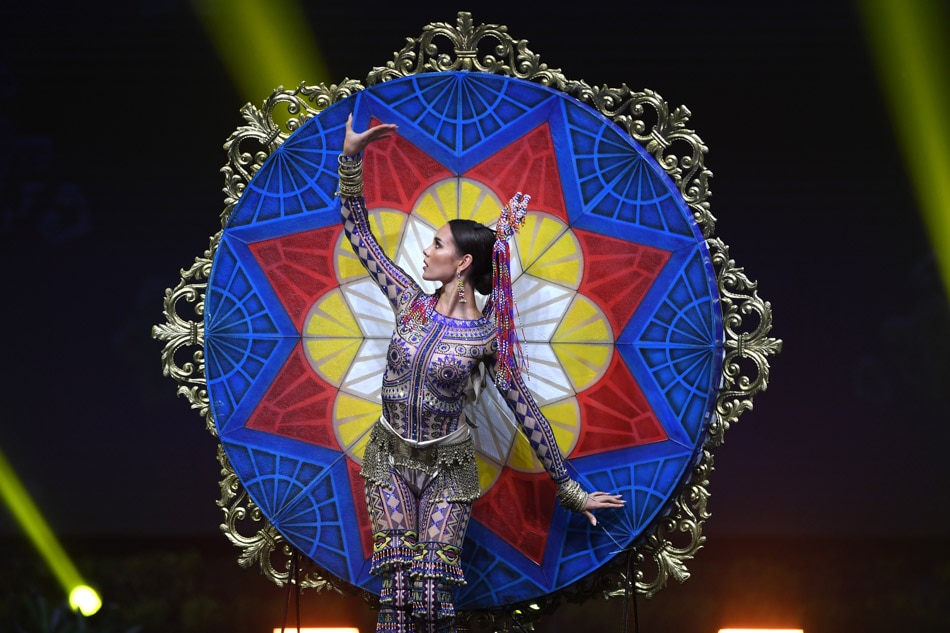 Catriona Gray slays in Miss Universe national costume ...
