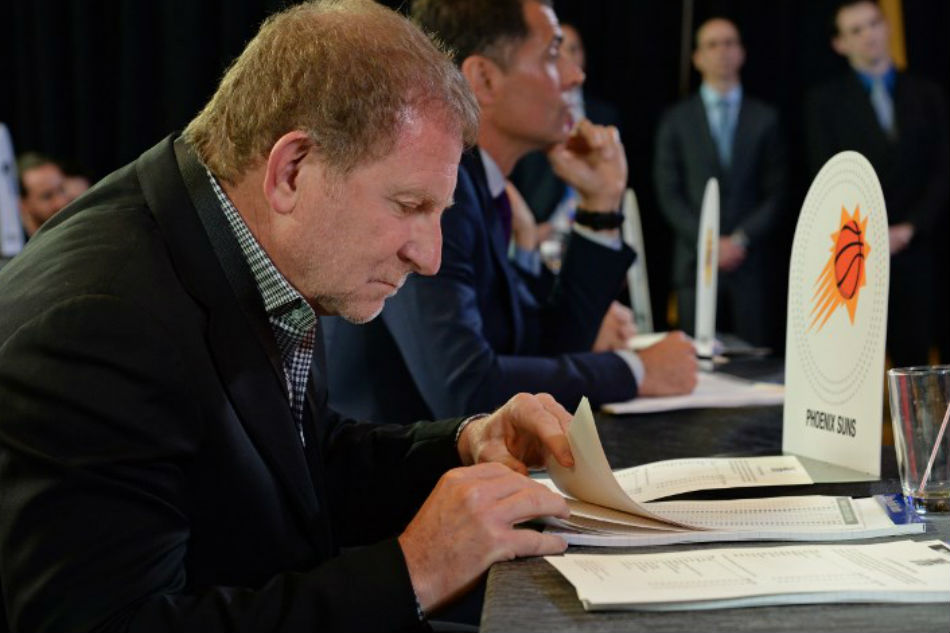 Owner Robert Sarver threatens to take team to Seattle or Las Vegas