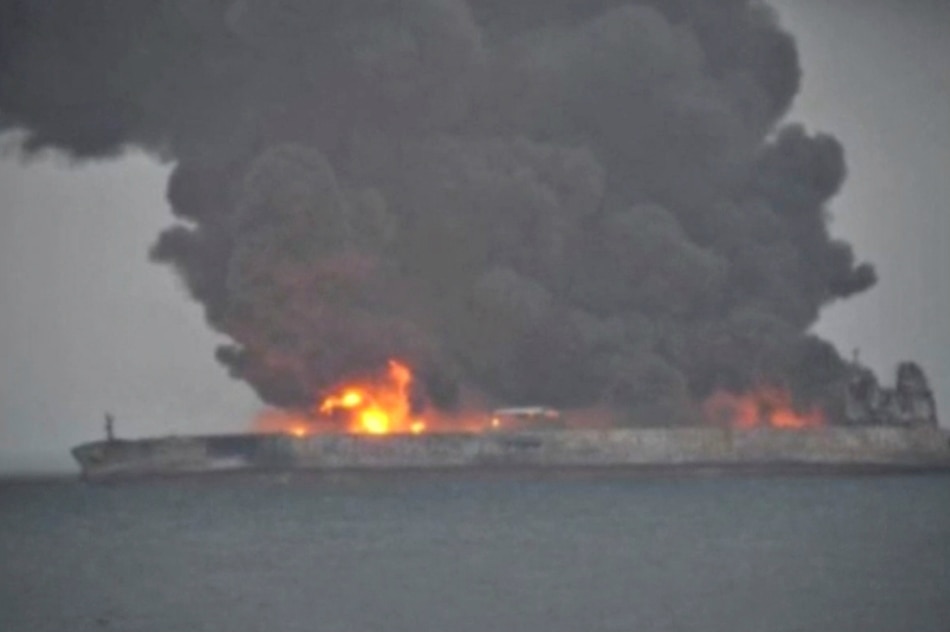 Rescue crews wrestle to tame China oil tanker fire 1