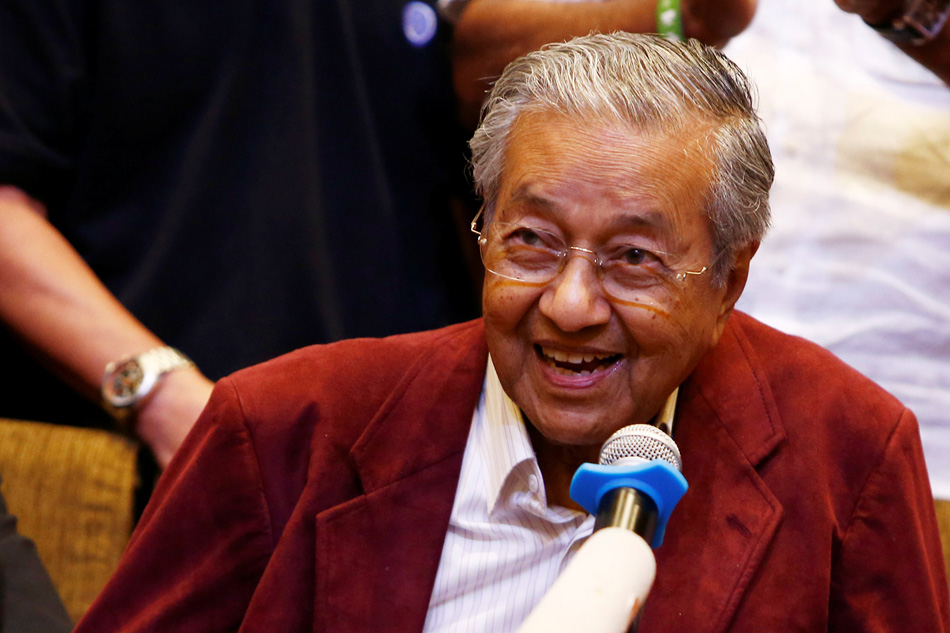 Malaysia's veteran leader Mahathir wins shock election victory | ABS ...