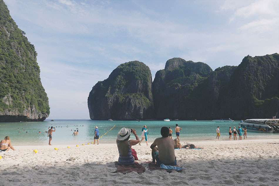 Thai bay made famous in &#39;The Beach&#39; shut indefinitely 1