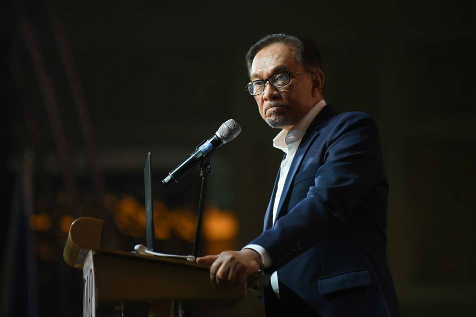 Then Malaysian Prime Minister-designate Anwar Ibrahim speaks before the Management Association of the Philippines in Manila on Sept. 4, 2018. George Calvelo, ABS-CBN News/File