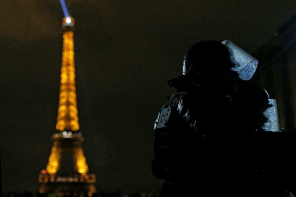 Fearing "Act IV" of unrest, France to close Eiffel Tower, Louvre at