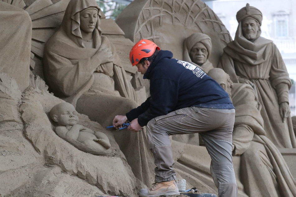 Vatican's St. Peter's Square Gets 720-ton Sand Nativity Scene | ABS-CBN ...