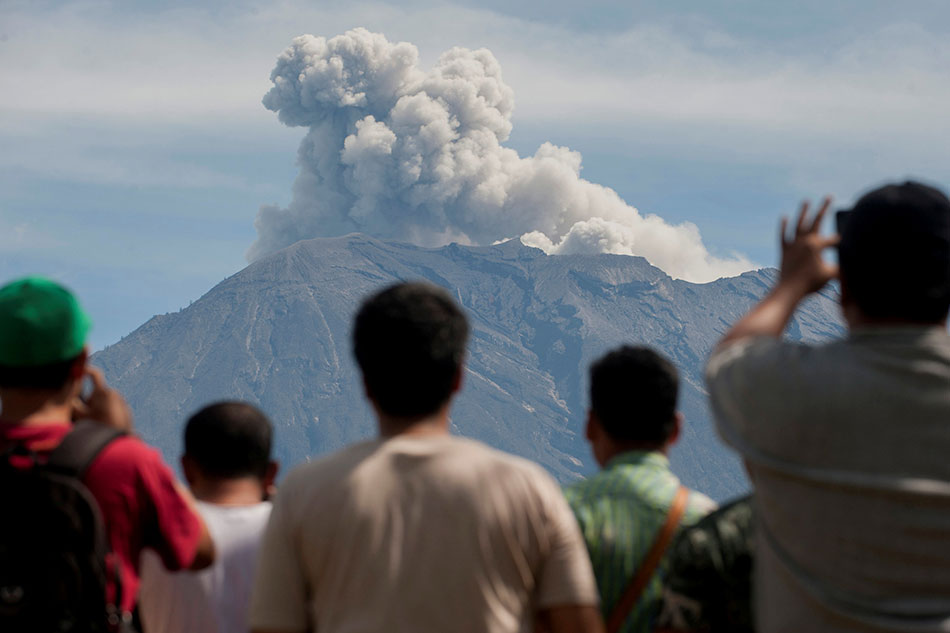 Bali volcano erupts again, spews ash 2,500 meters | ABS-CBN News