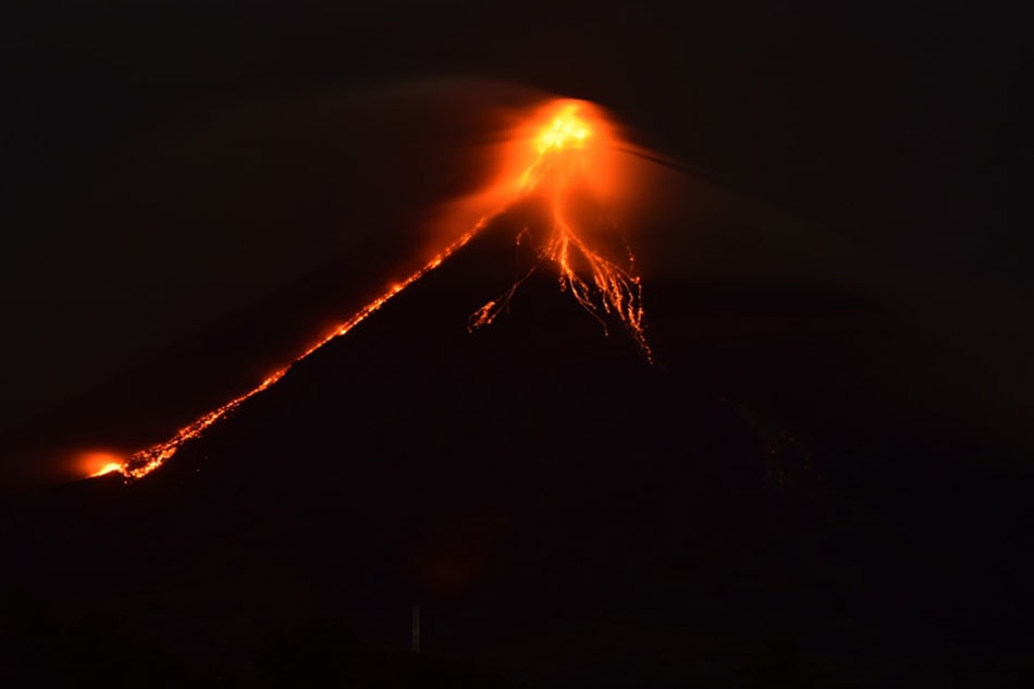 LOOK: Mayon Volcano&#39;s eruption at night 1