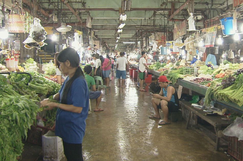 Presyo ng gulay, bigas, bumaba sa ilang palengke sa Maynila | ABS-CBN News