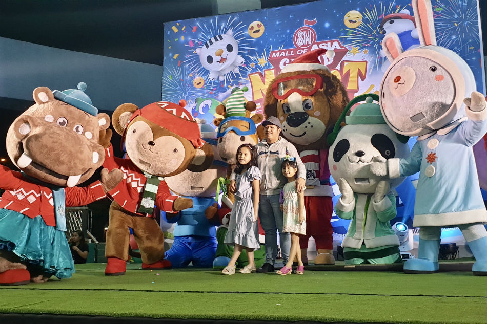 SM Mall of Asia Grand Mascot Parade draws massive crowd on New Year ...