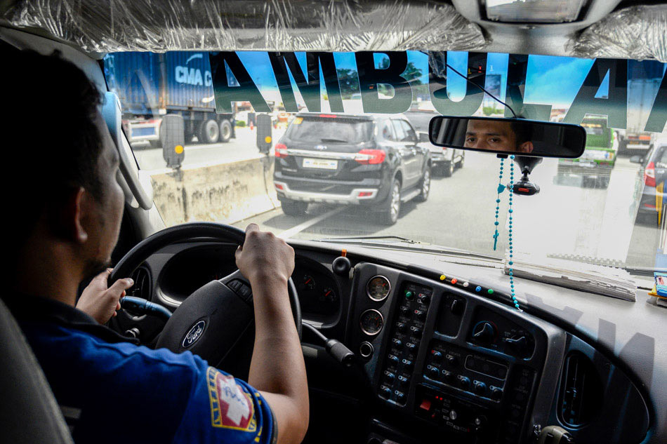 Patients die as Manila traffic jams block ambulances - ABS-CBN News