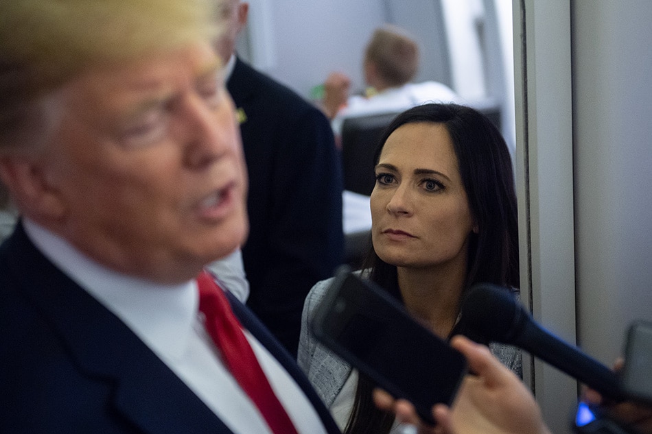 &#39;You will fail&#39;: Trump spokeswoman says Obama aides left mean notes in White House 1