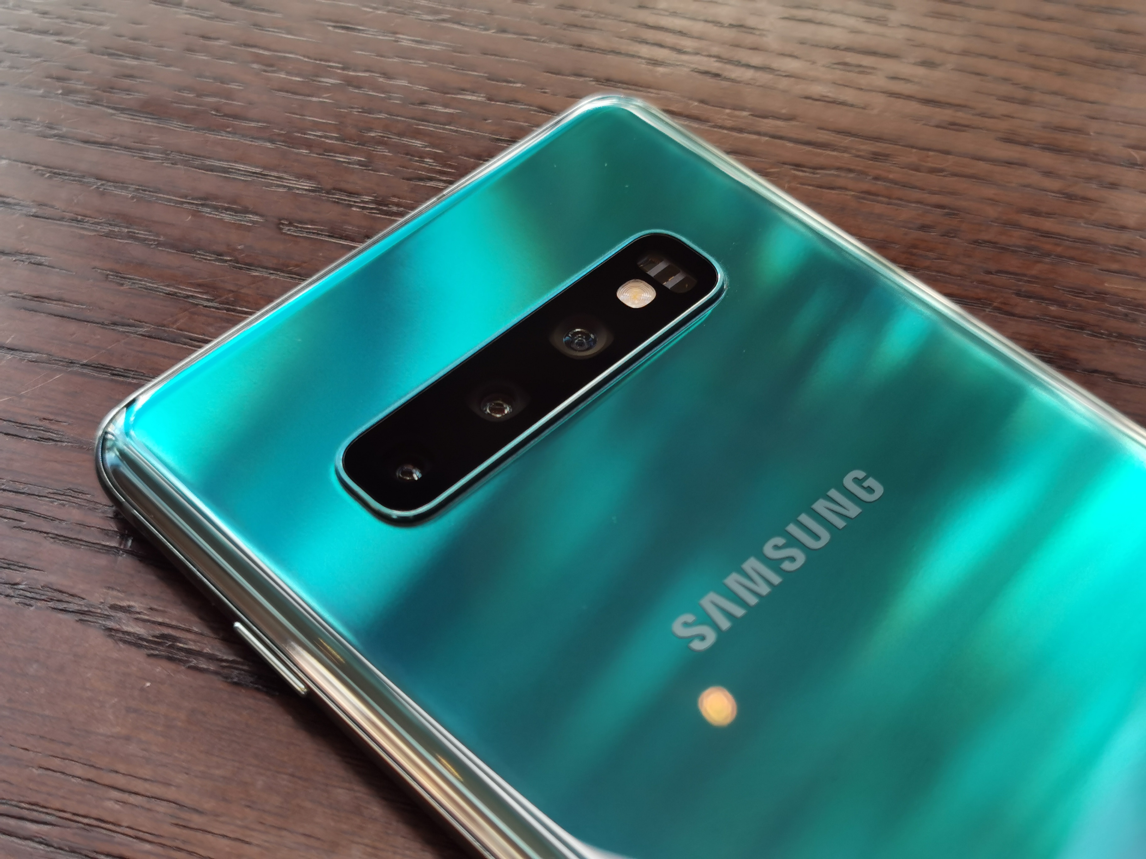 Samsung S S10 Is Sexiest Best Galaxy Yet Review Abs Cbn News
