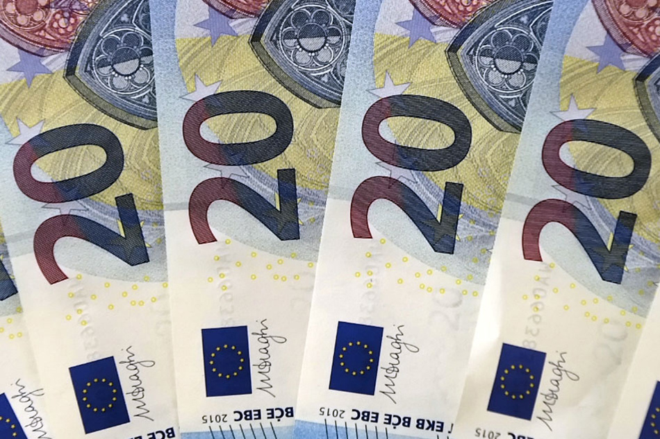 750 млн евро в долларах