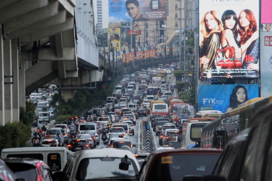 Walkable EDSA? Magna Carta for Commuters bill seeks to move people 1