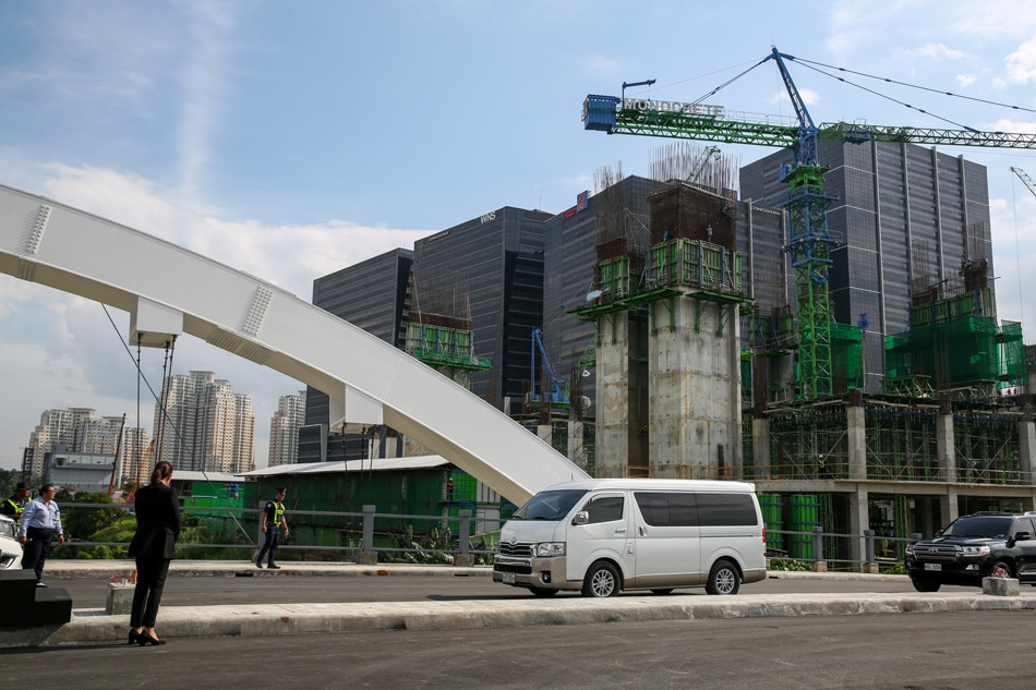 Robinsons&#39; first township features QC-Pasig bridge 4