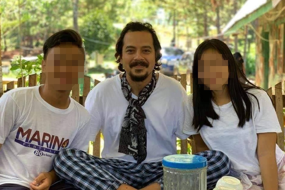 John Lloyd Cruz poses with fans in Bukidnon in April 2019. FILE/ Facebook: Pinoy 1 Million Views