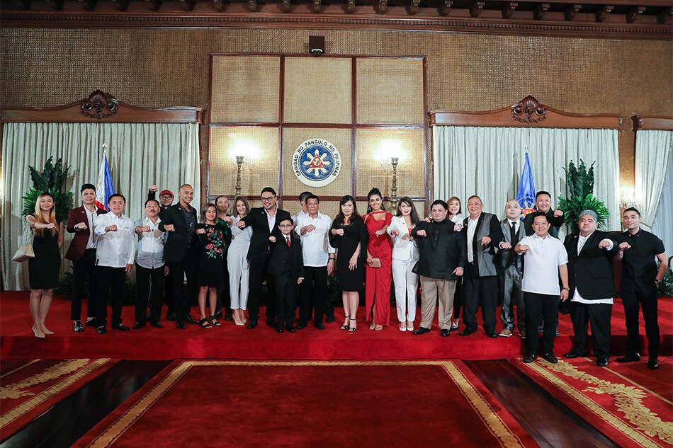 IN PHOTOS: Celebrities dine with Duterte at Malaca&#241;ang 3
