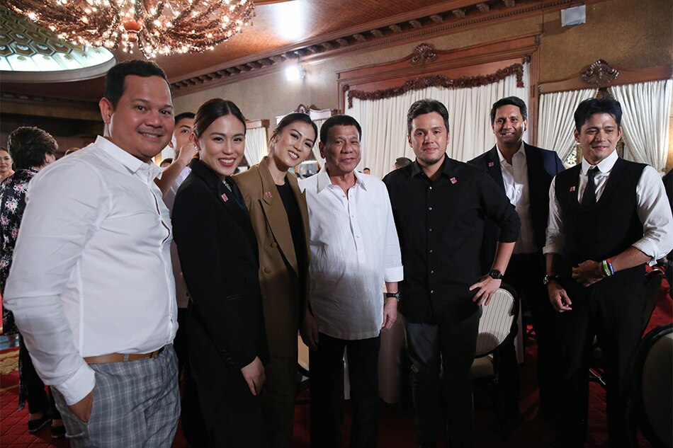 IN PHOTOS: Celebrities dine with Duterte at Malaca&#241;ang 6