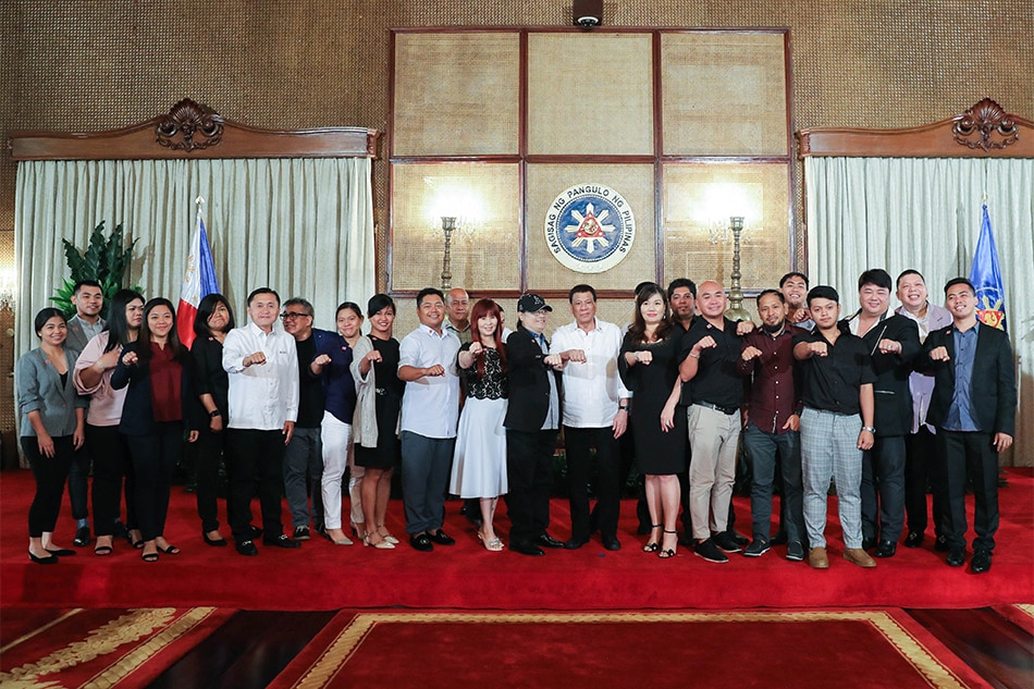 IN PHOTOS: Celebrities dine with Duterte at Malaca&#241;ang 7