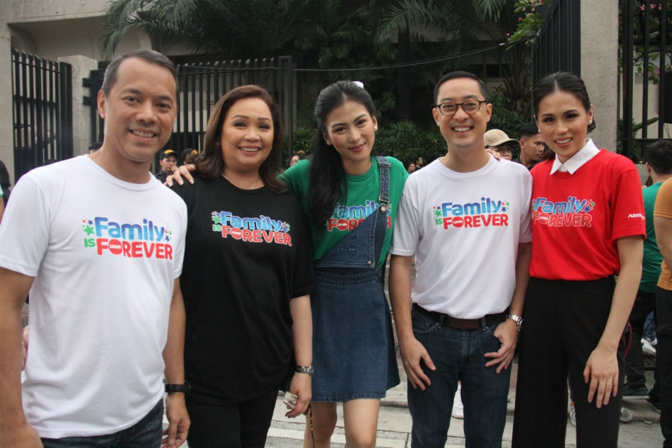 LOOK: Kapamilya stars gather for 2019 ABS-CBN Christmas station ID 18
