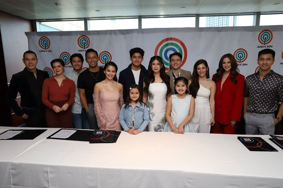IN PHOTOS: 13 Kapamilya stars renew contract with ABS-CBN 14
