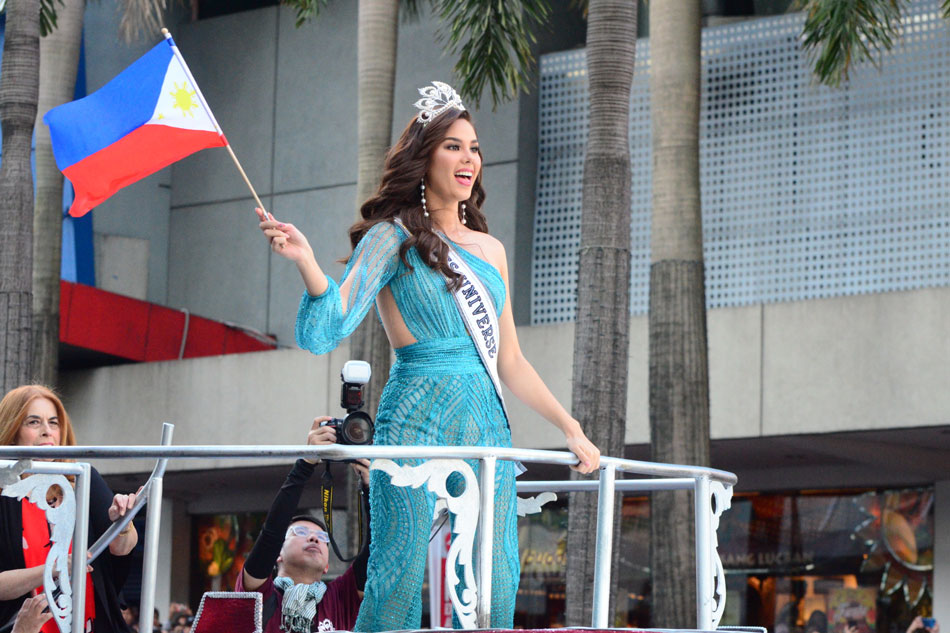LOOK: Catriona Gray celebrates Miss Universe win with Cubao parade 11