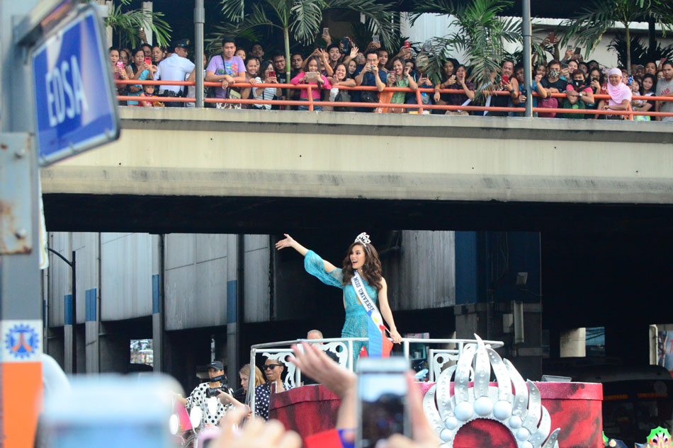 LOOK: Catriona Gray celebrates Miss Universe win with Cubao parade 12