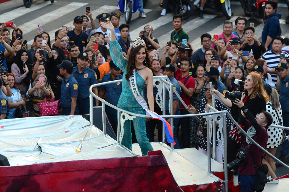 LOOK: Catriona Gray celebrates Miss Universe win with Cubao parade 14