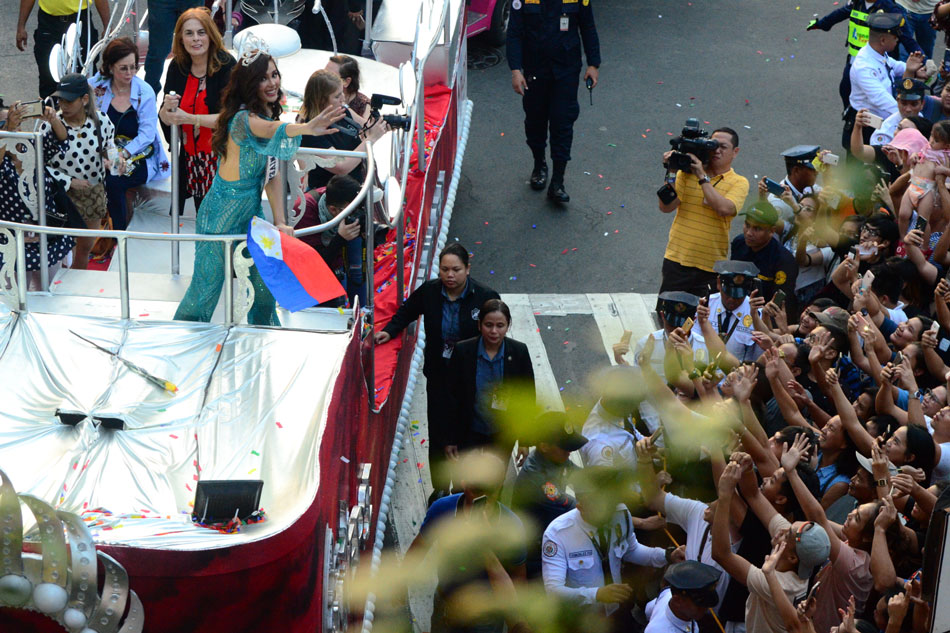 LOOK: Catriona Gray celebrates Miss Universe win with Cubao parade 15